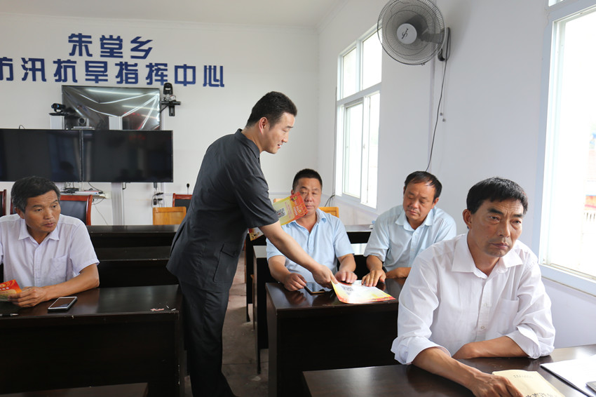 罗山法院党组成员,副院长胡忠宪一行到朱堂乡开展走访座谈